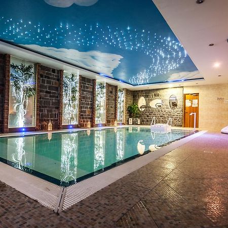 Airport View Hotel And Secret Spa Lusk Dış mekan fotoğraf