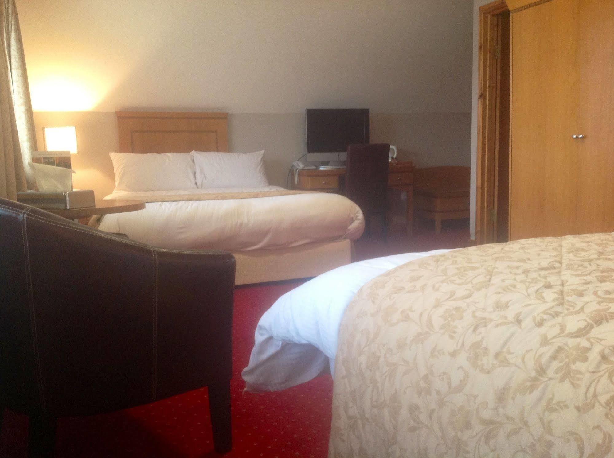 Airport View Hotel And Secret Spa Lusk Dış mekan fotoğraf